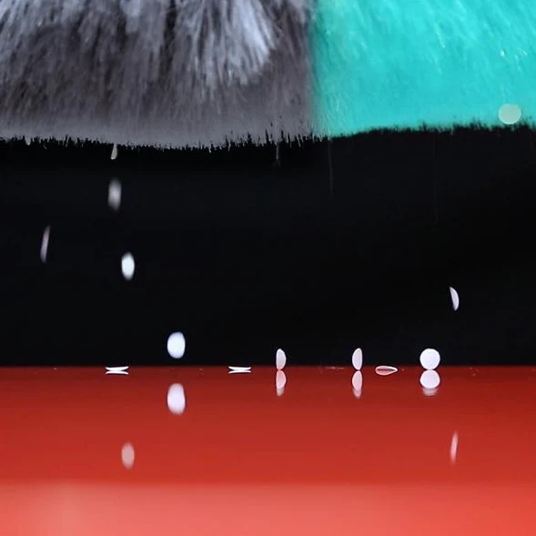 Miracle Magnetic Duster® Trio Attracts Dust Like A Magnet + Telescopic Extension! - Image 12