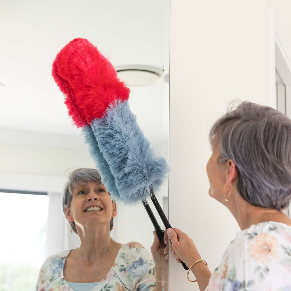 Kleva Miracle Magnetic Duster® Attracts Dust Like A Magnet! + 2 Meter Long Extension Pole - Image 11